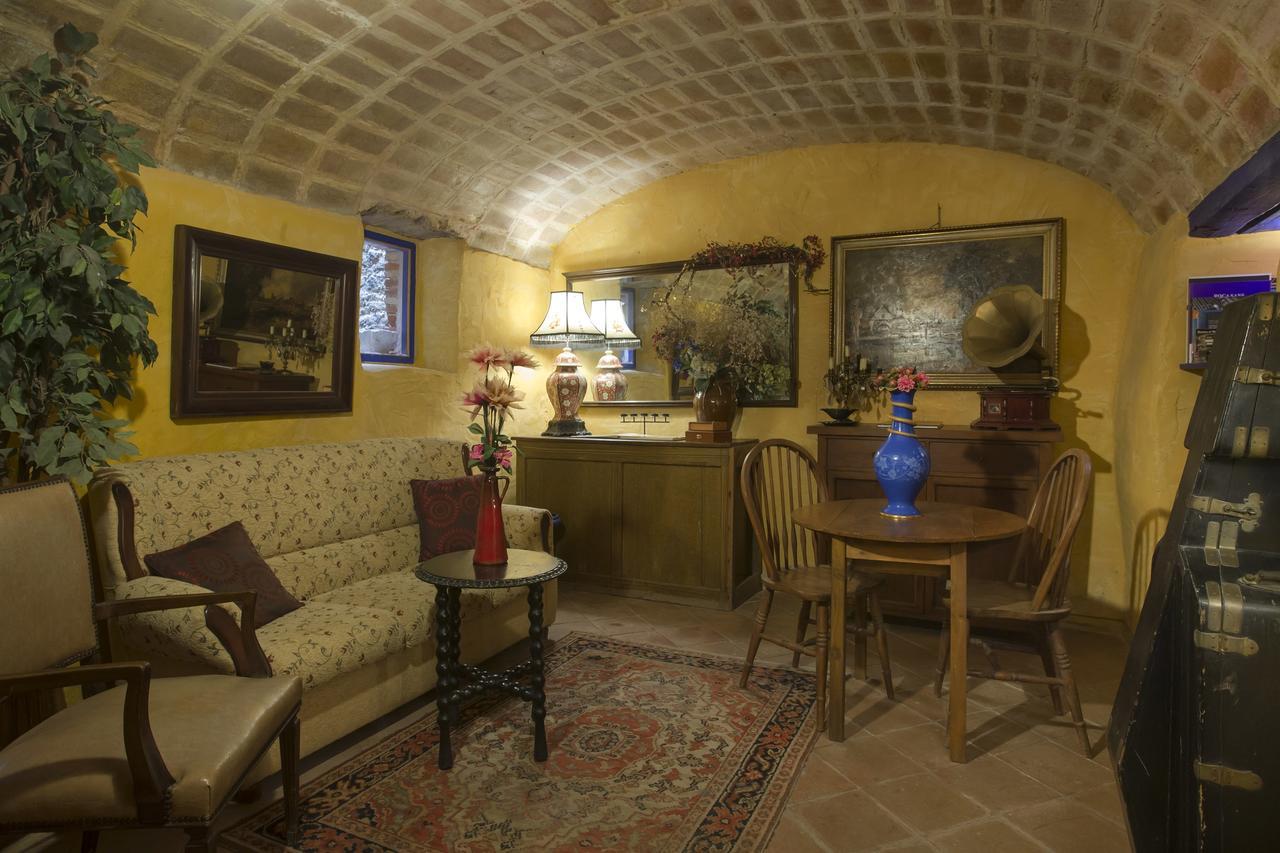 Hostal Blau Peratallada Luaran gambar